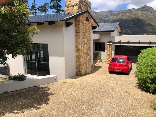 To Let 4 Bedroom Property for Rent in Hout Bay Western Cape